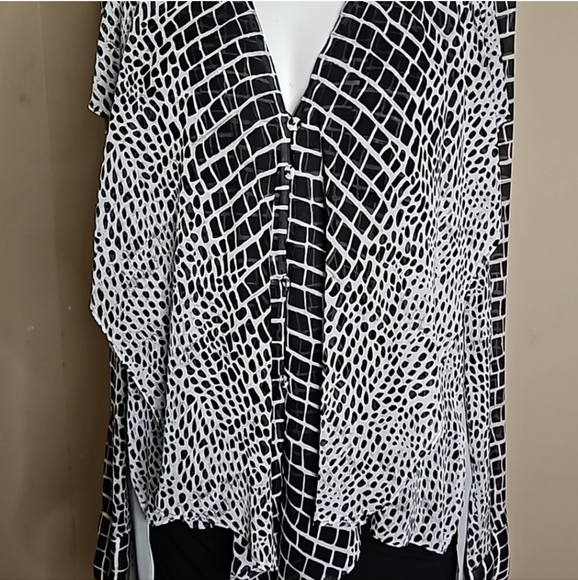 BCBGMAXAZRIA 100% Silk Blouse - Picture 4 of 10